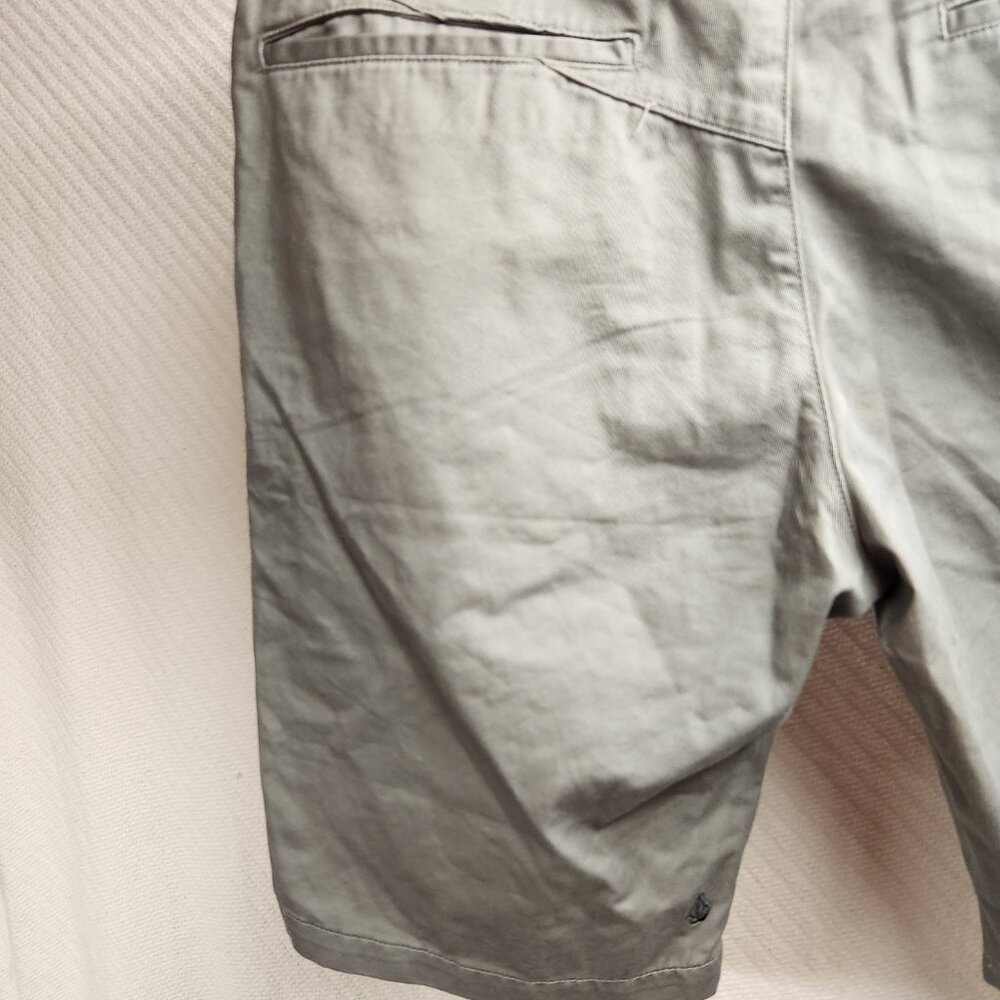 1194 - Volcom 36W Modern Fit Shorts - Picture 6 of 8